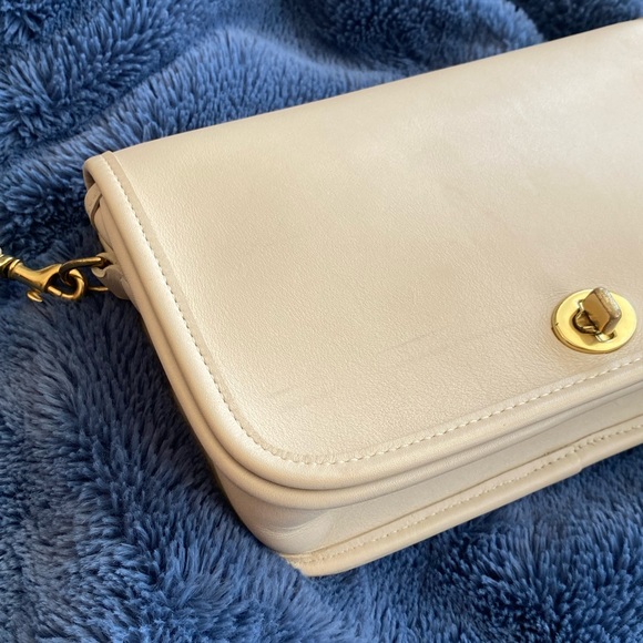 Authentic Vintage Coach Pocket Bag in Bone 9755 - Picture 4 of 16
